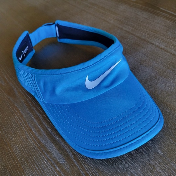 Nike Accessories - Nike Featherlite Dri-Fit Visor